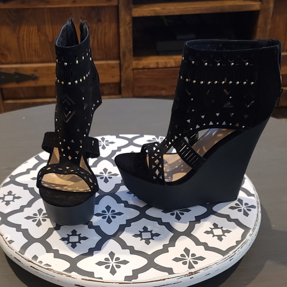 Black Wedges